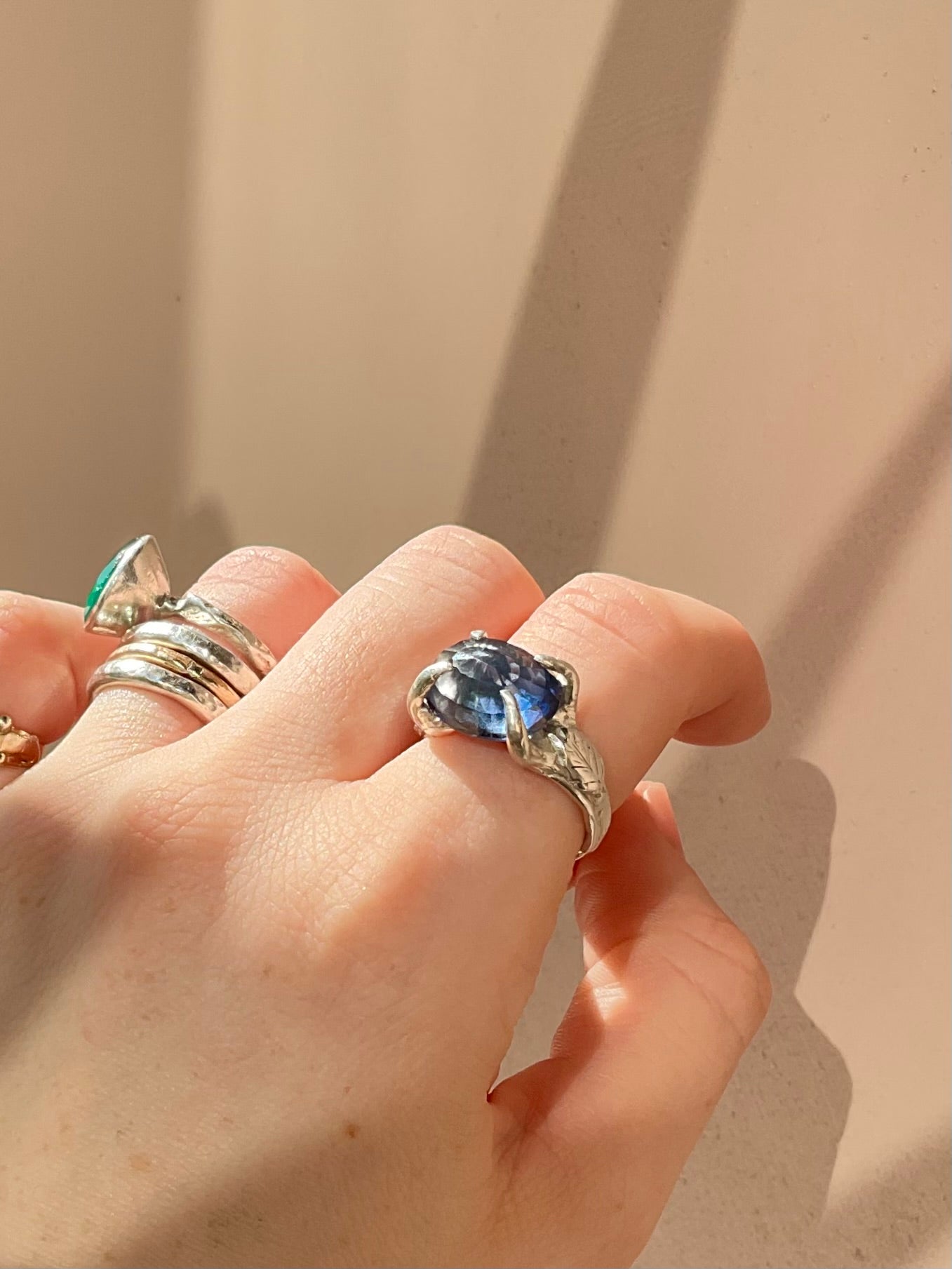 Bi-coloured Idolite Leaf Ring