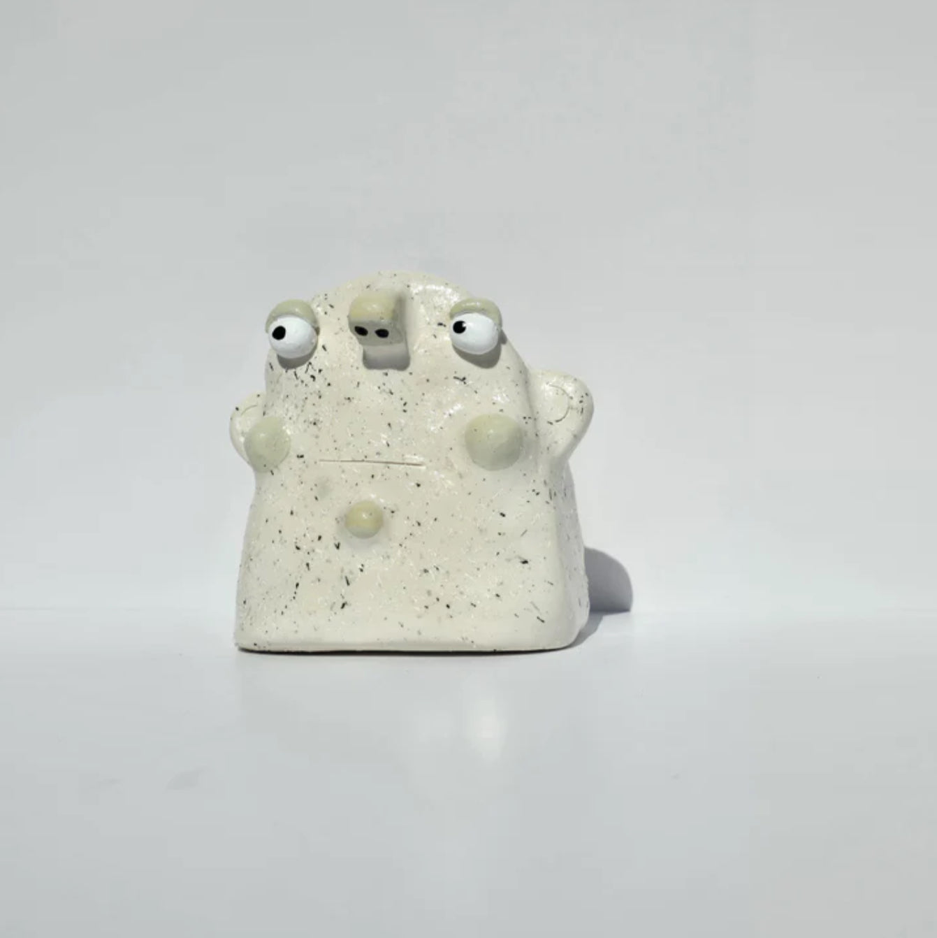 Speckled glasses holder