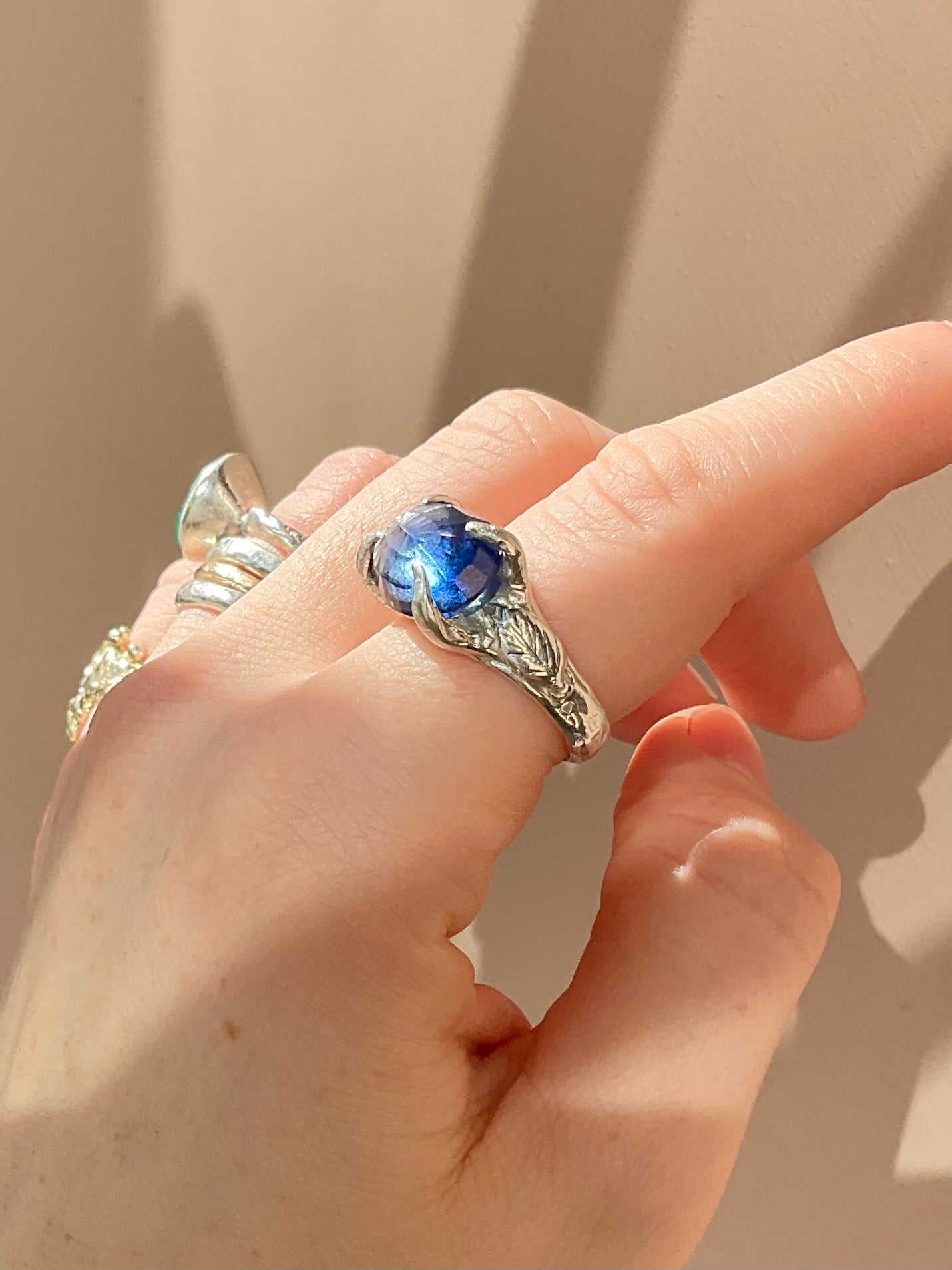Bi-coloured Idolite Leaf Ring