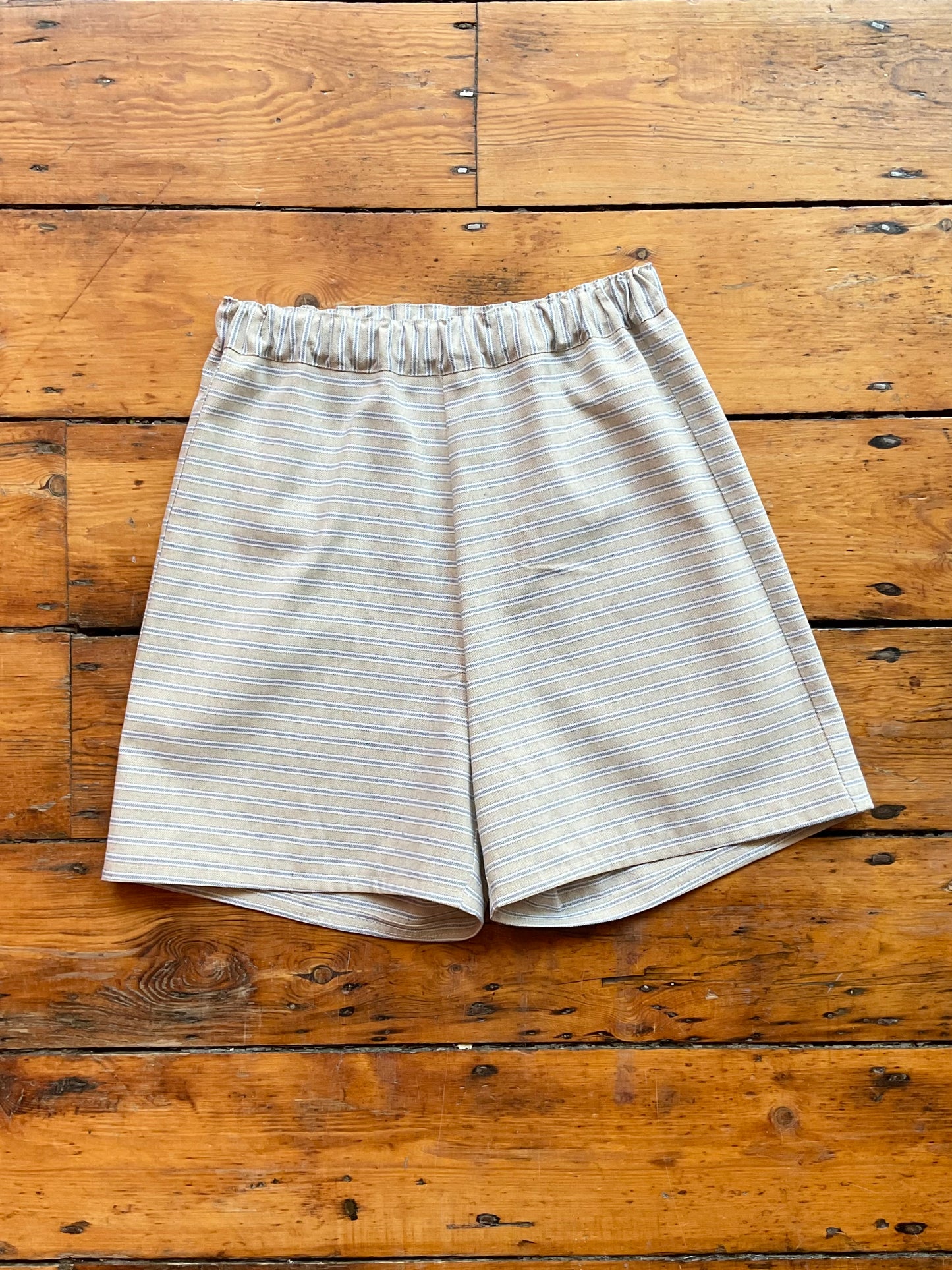 Alex shorts, Ticking stripe