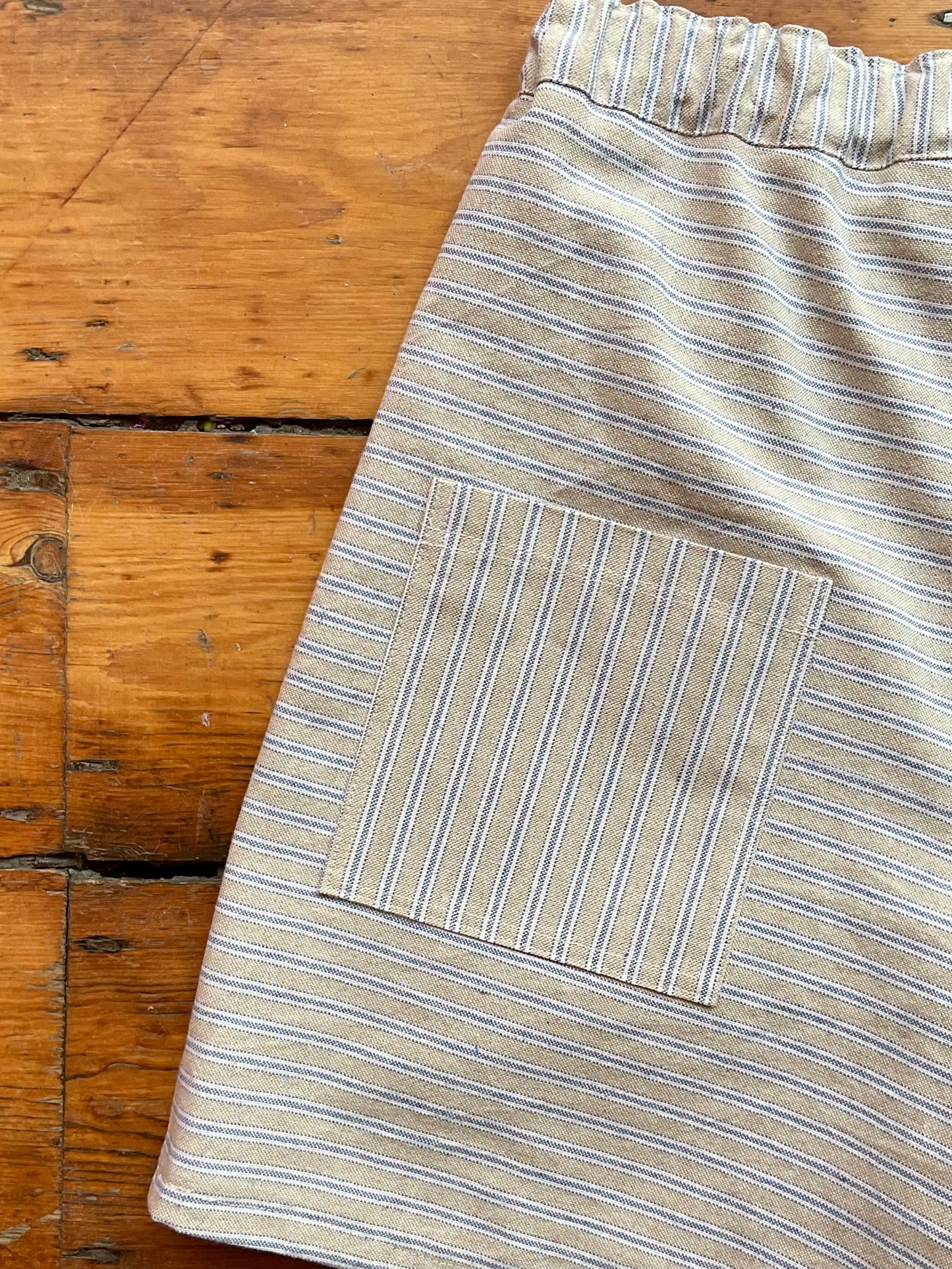 Alex shorts, Ticking stripe