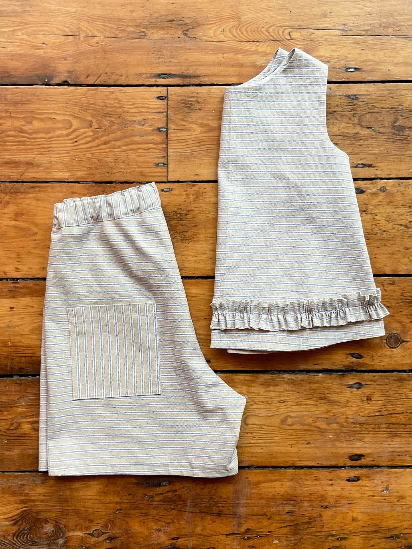 Alex shorts, Ticking stripe
