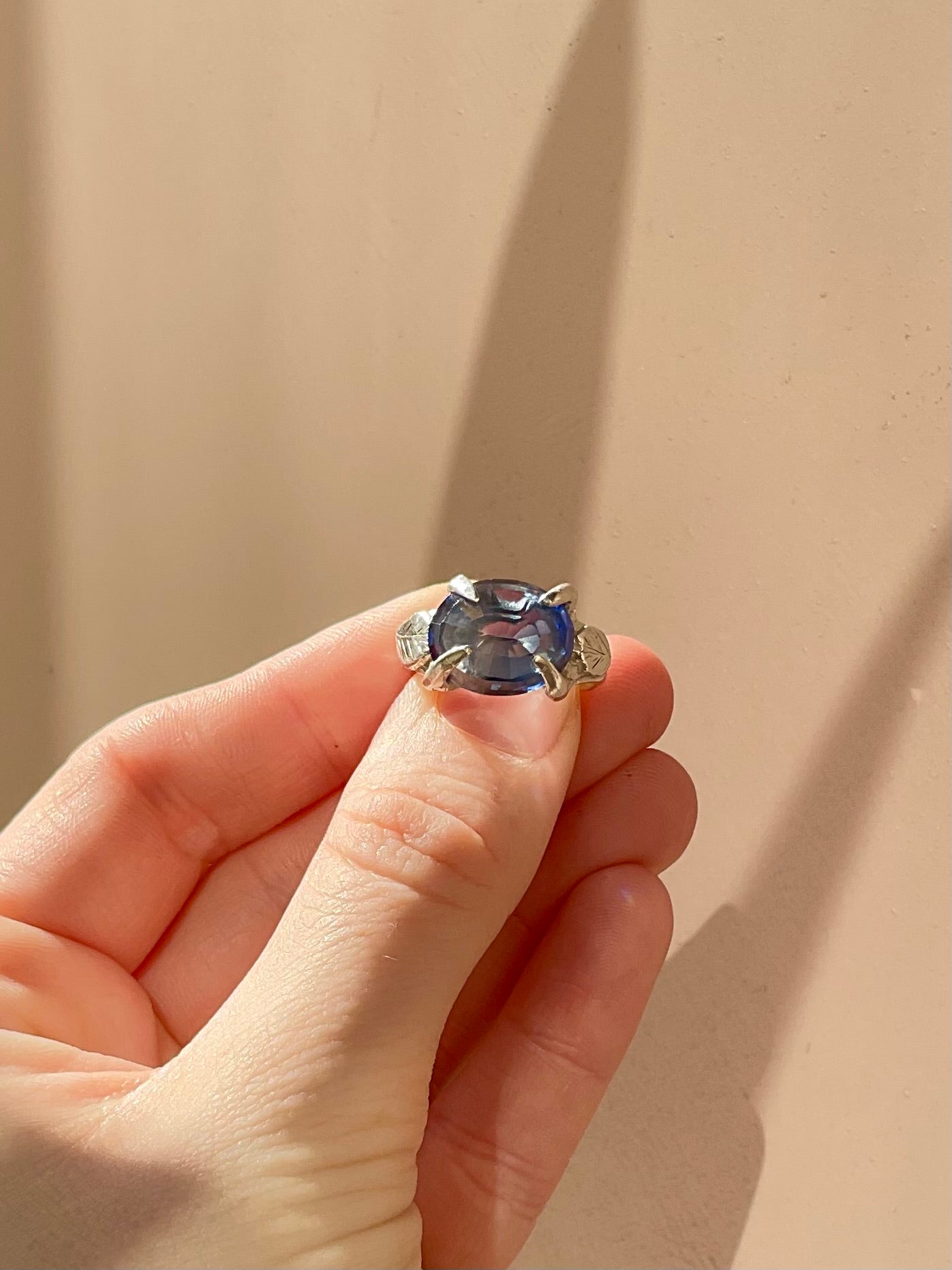 Bi-coloured Idolite Leaf Ring