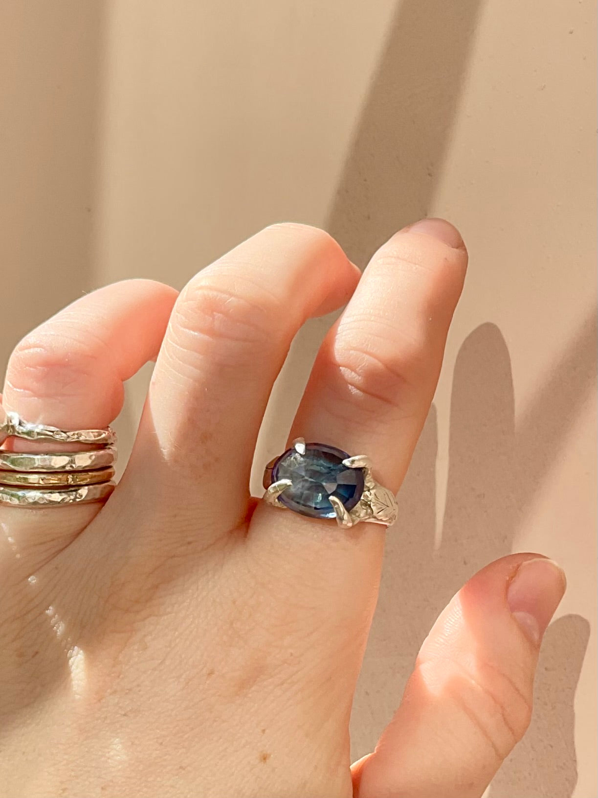 Bi-coloured Idolite Leaf Ring
