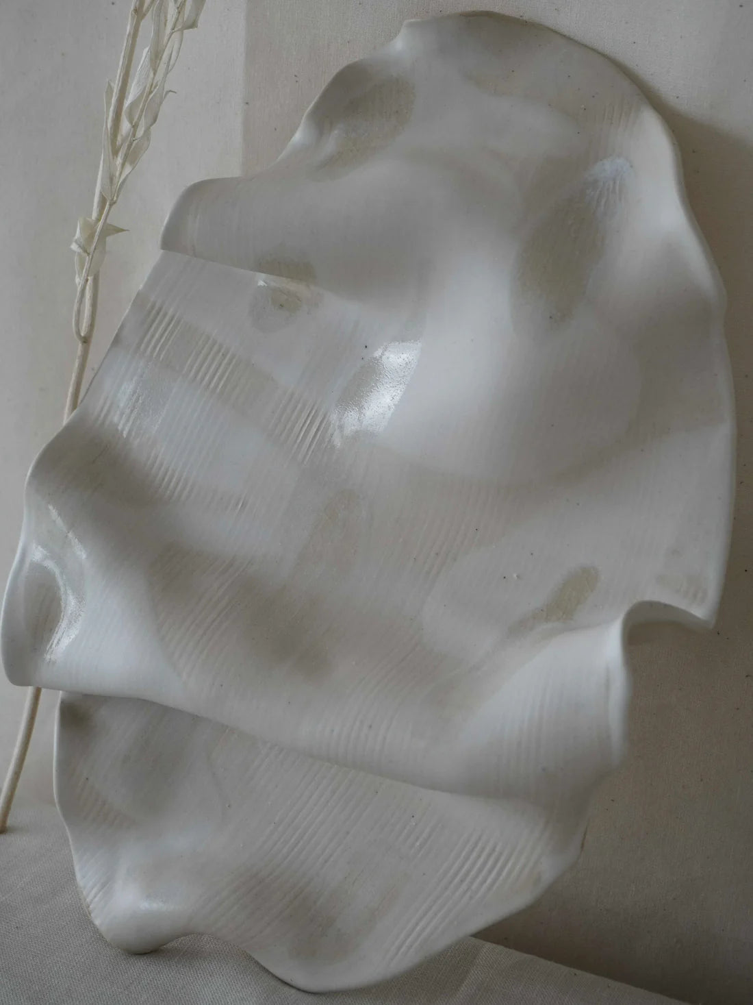 ‘Fluiform’ White Tray