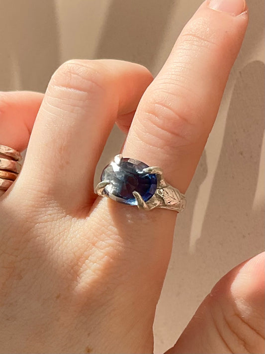 Bi-coloured Idolite Leaf Ring