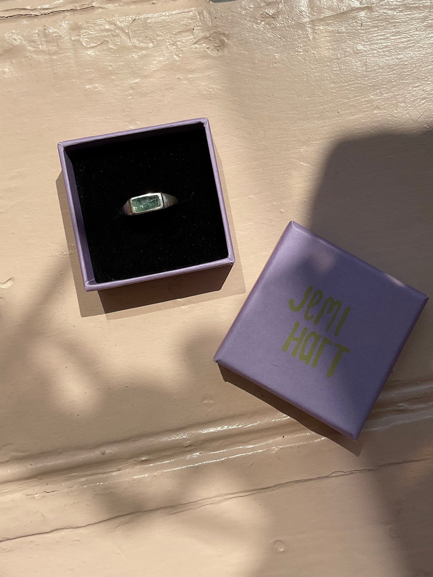 Green kyanite ring