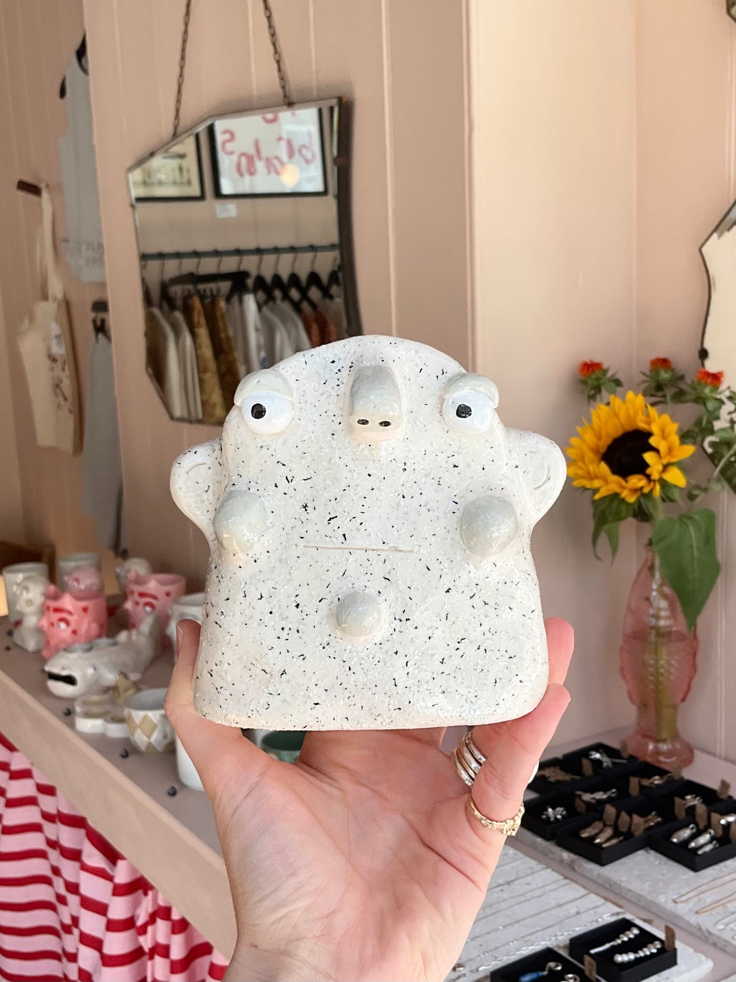Speckled glasses holder
