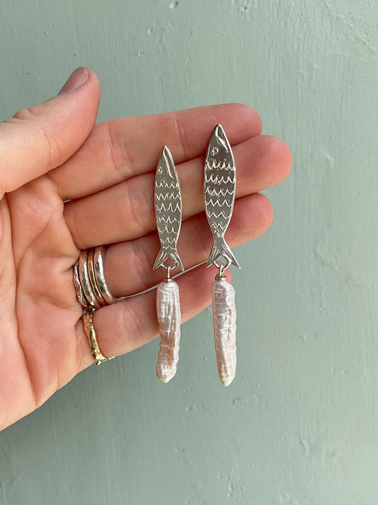 Pearly fish earrings