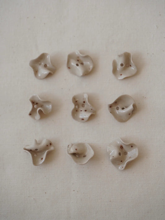 FLOW Button - Beige Speckle
